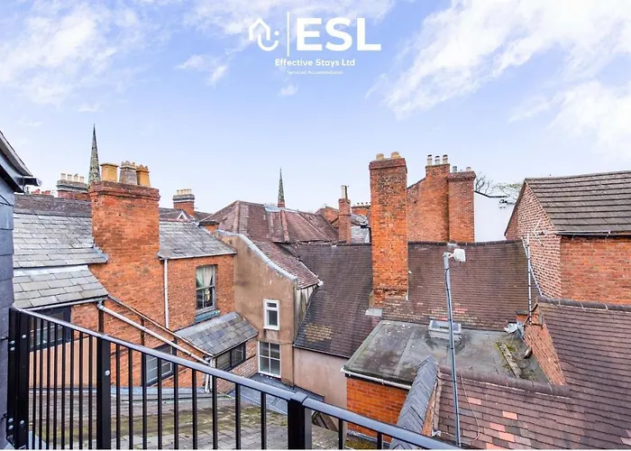 Studio 3, Top Floor Town Centre Apartment